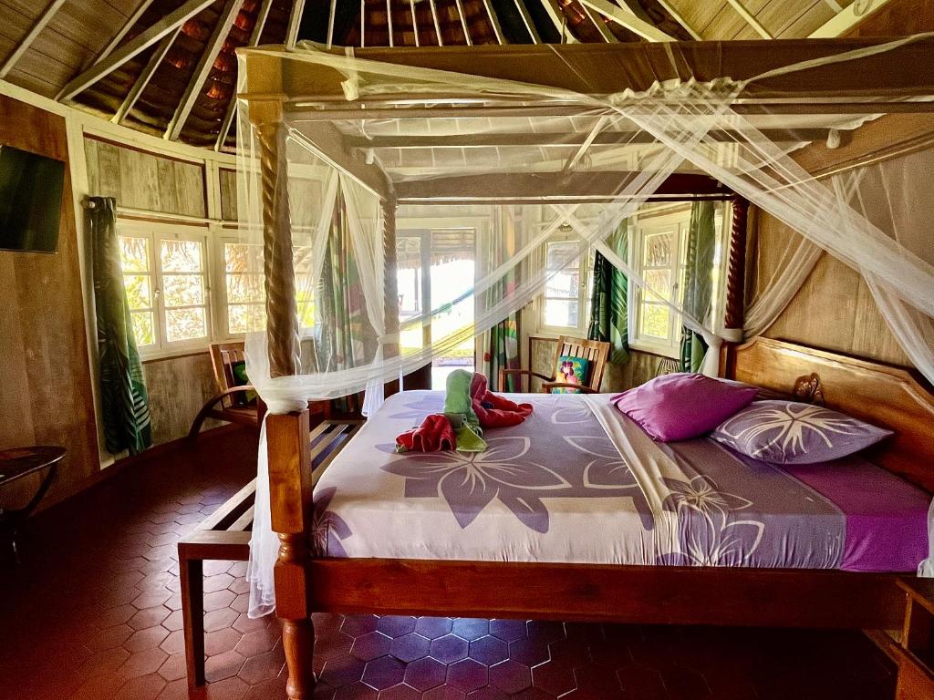 リナルバ モーレア ビーチ リゾート (Linareva Moorea Beach Resort)