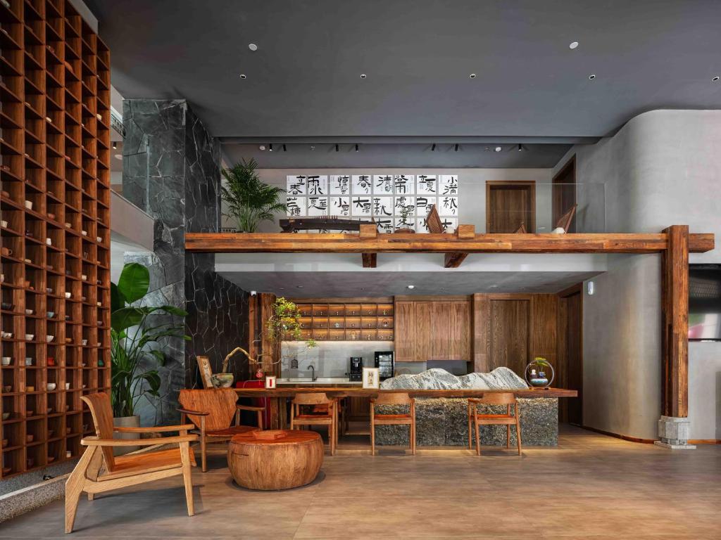 SANHE Hotel의 스마트 객실 또는 수영장 전망