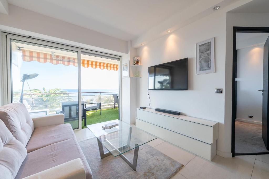 Apartment with Terrace Pool & Beach Access - 4