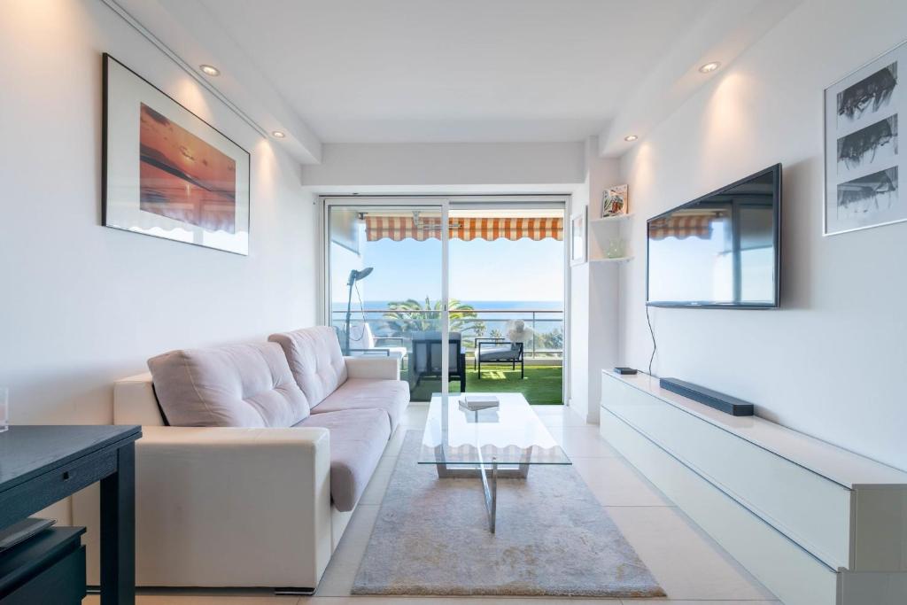 Apartment with Terrace Pool & Beach Access - 2
