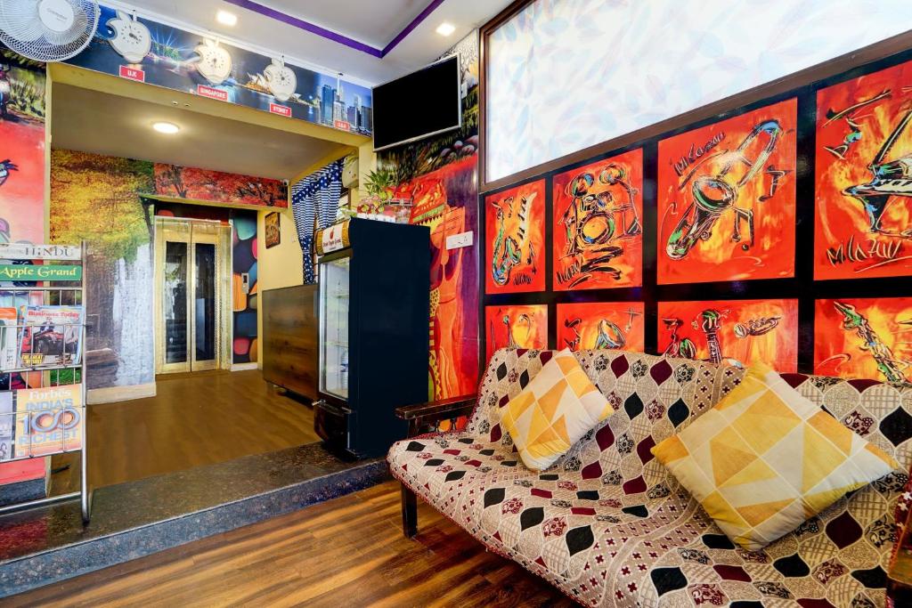 Super Collection O Omni Bus Terminal Gandhipuram Formerly Apple Grand, Kójamputtúr