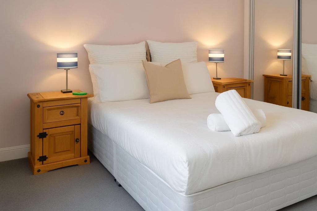 Reading Retreat – 1 Bed with Private Parking, Shinfield