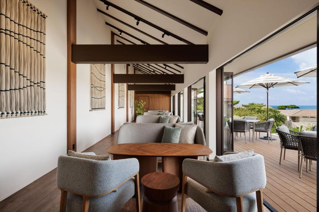 Bar/lounge, Haimurubushi Resort in Taketomi