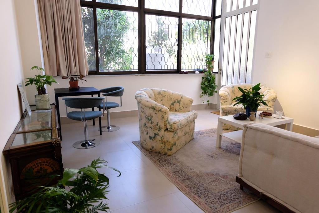 Sunny Studio in Amman, Ammán