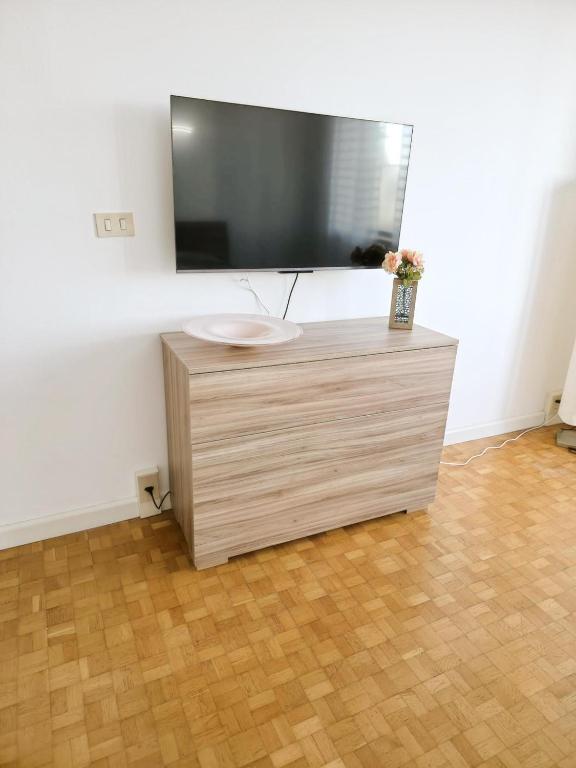 Poerio 7th Floor Jacuzzi Bath Apartment - 5