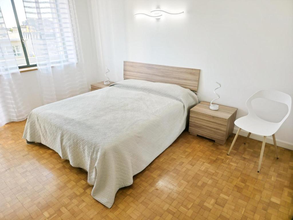 Poerio 7th Floor Jacuzzi Bath Apartment - 4