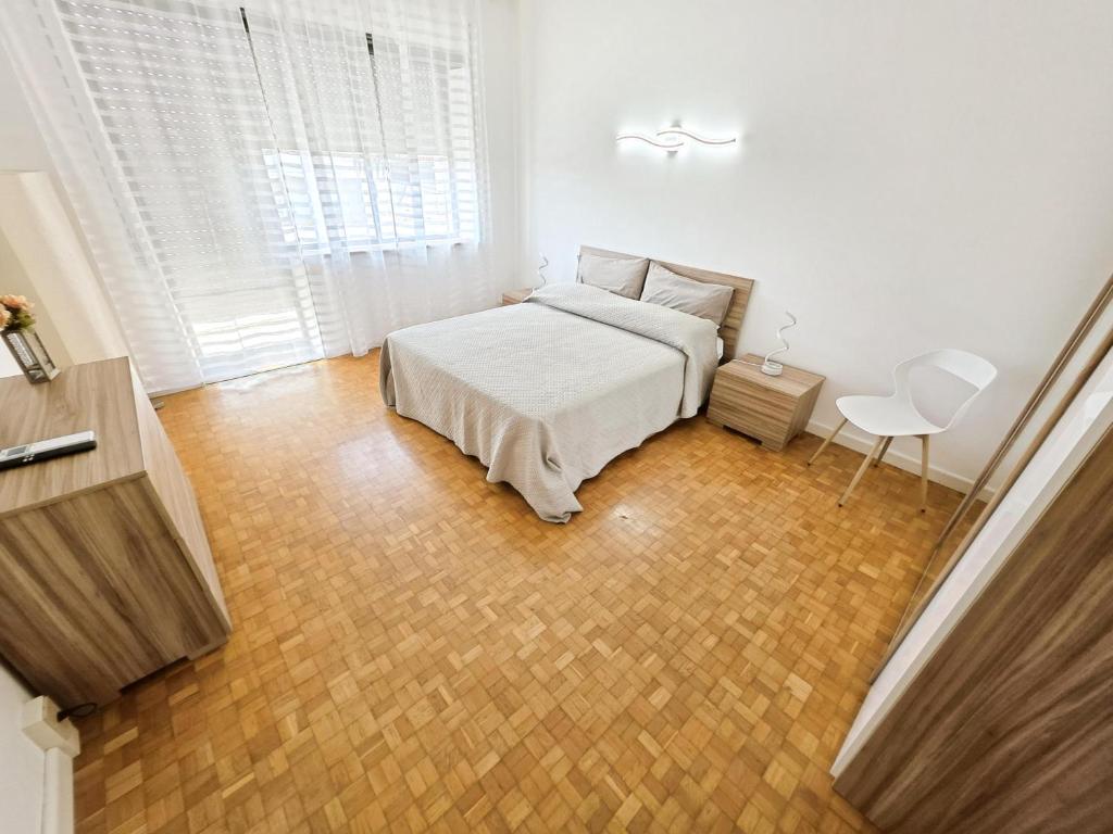 Poerio 7th Floor Jacuzzi Bath Apartment - 3