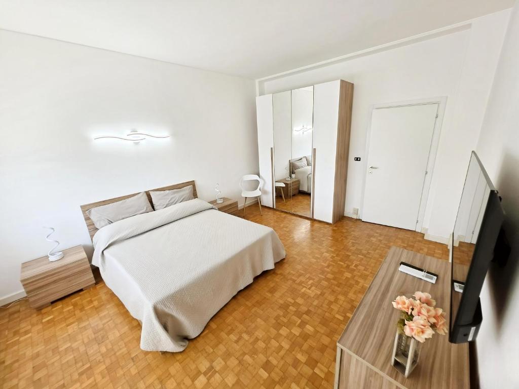 Poerio 7th Floor Jacuzzi Bath Apartment - 2