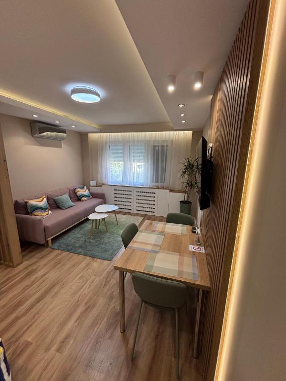 Hello One 2 Apartman, Šabac