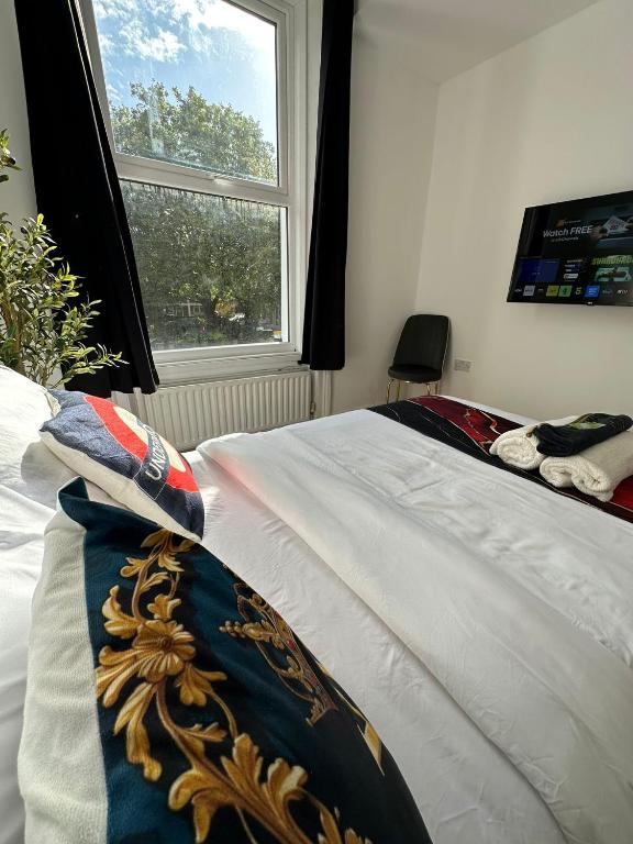 London 2 bedroom Westminster borough apartment with Skysports and Netflix, Londýn
