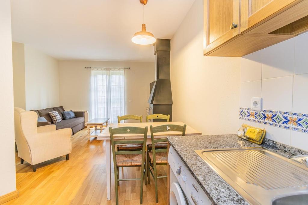 Charming Pyrenean Flat with Terrace, Views & Pool - 5