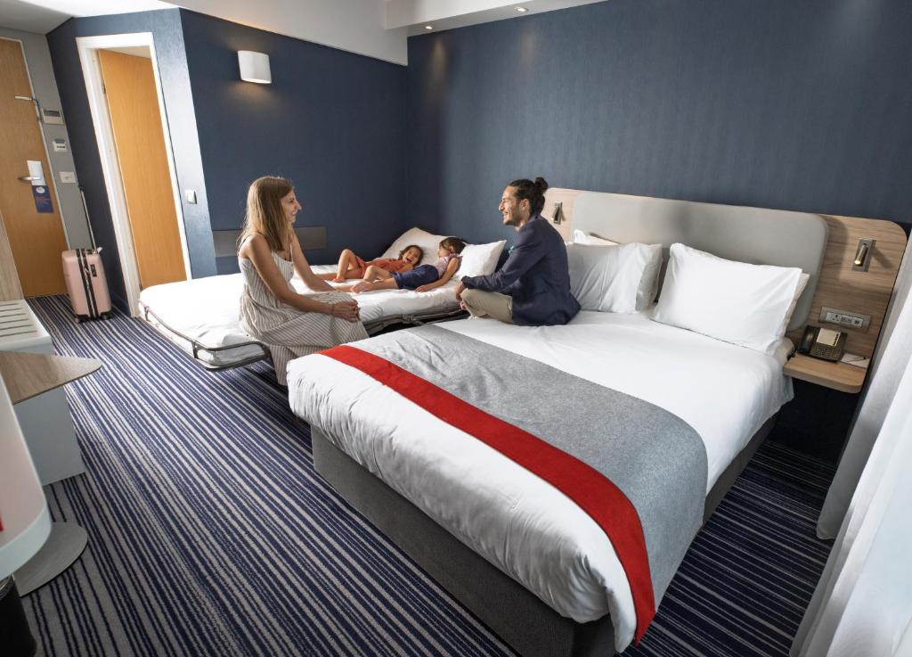 Holiday Inn Express Geneva Airport by IHG - 5