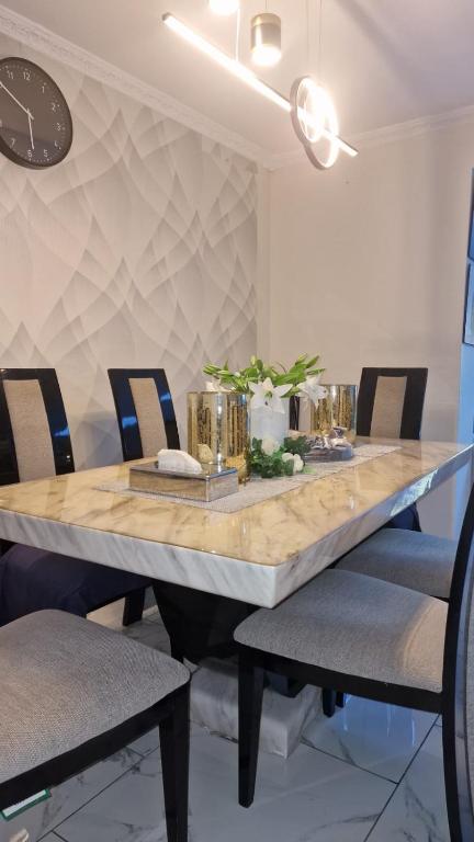 The Dorking Hideaway, Dorking