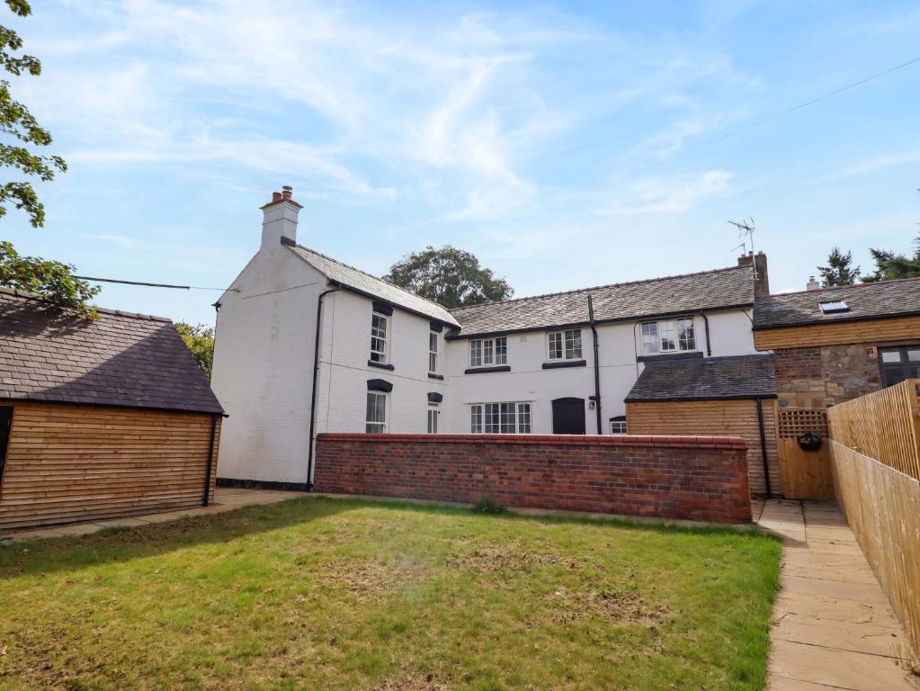Preesgweene Farmhouse, Chirk