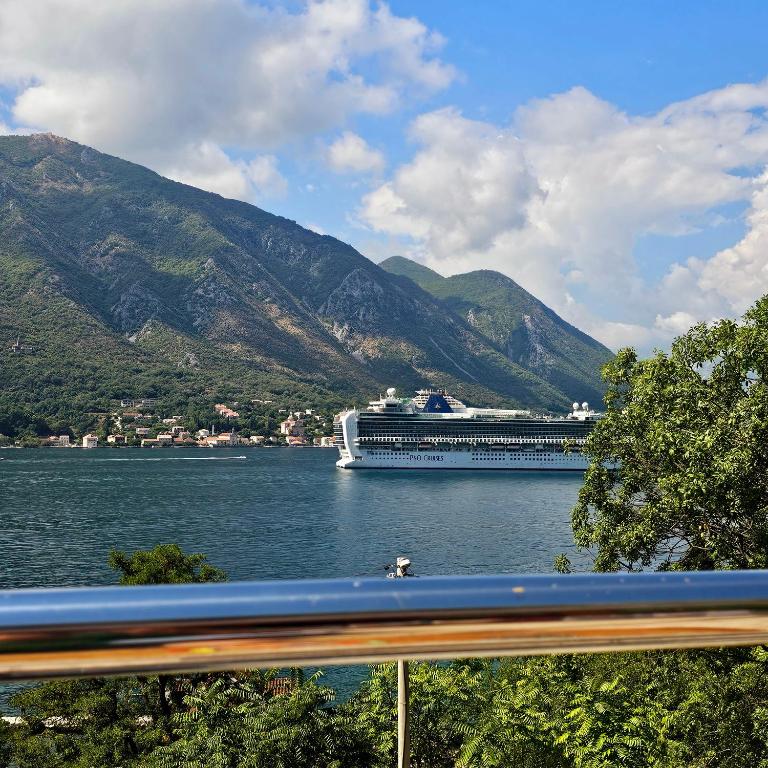 InesAna, Kotor