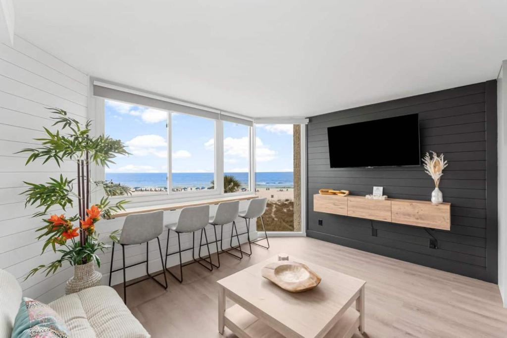 Renovated Beach Front Ocean View Condo Tog 321, Panama City Beach