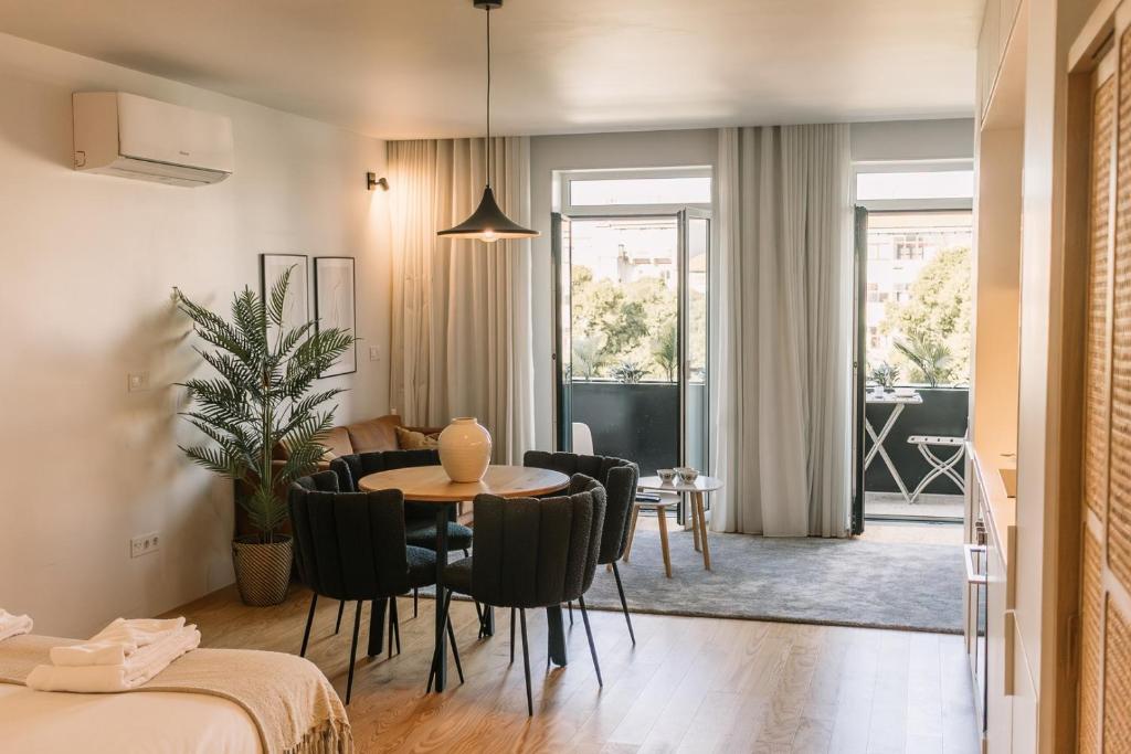 Spacious loft w. balcony in the heart of the city, Porto