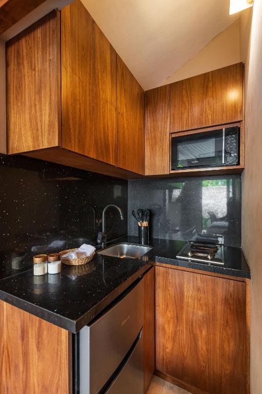 | Suite Boutique P/2 • Swim Up·Patio & Kitchenette - 5