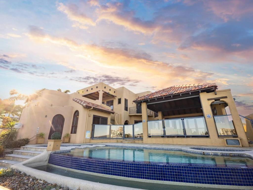 Azure Majesty Luxe Waterfront Mansion Redefined, Gold Coast