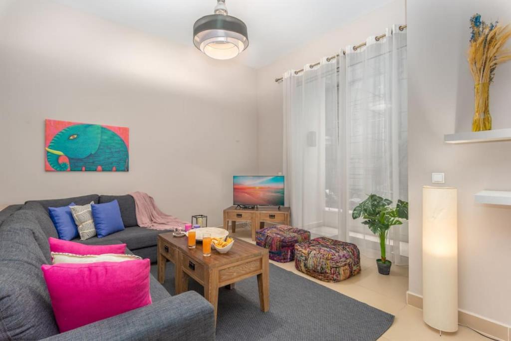 Sirene 1-BR Apt, Pool & Gym in Gemmayze, Ar Rumayl