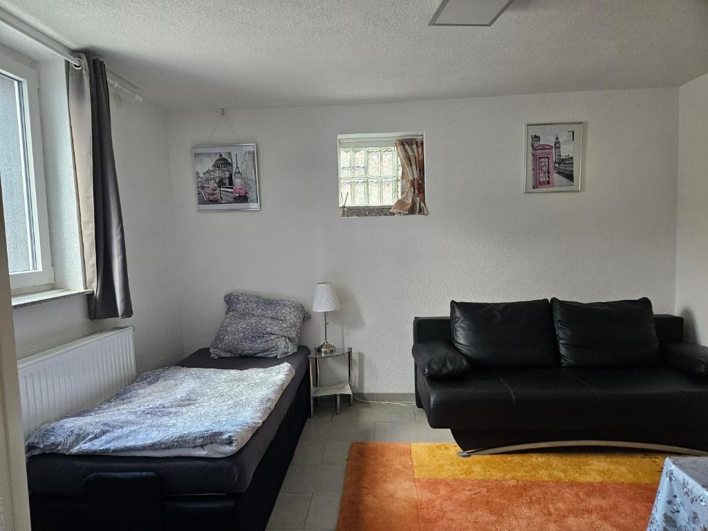 Flat Bangoua, Abstatt