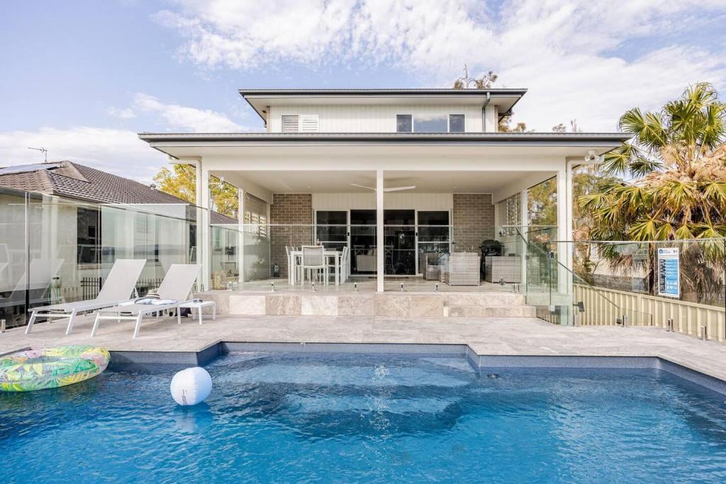 Sunset Lakefront, Swansea