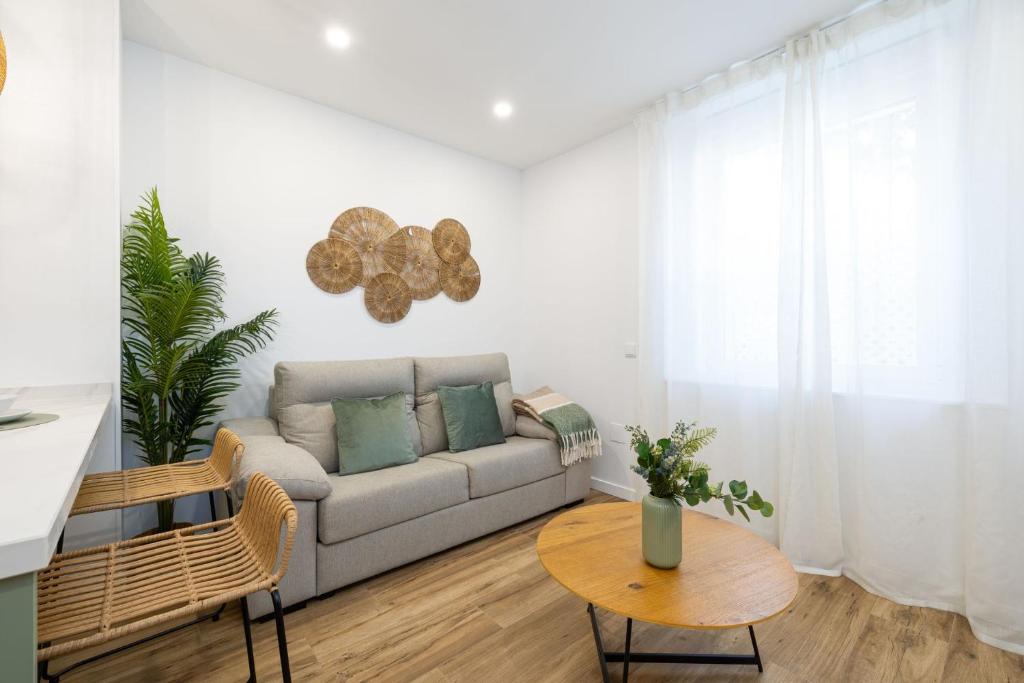 Bright renovated -Terrace -1Bedroom 1Bath - 3
