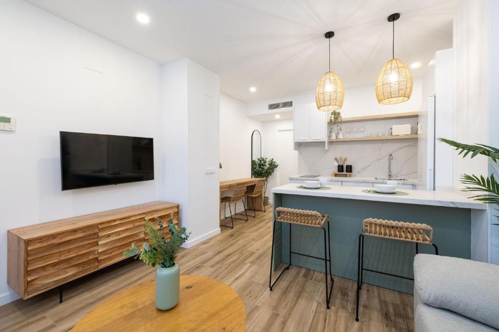 Bright renovated -Terrace -1Bedroom 1Bath - 5
