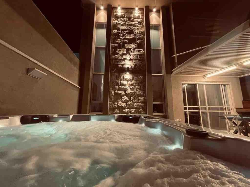 אלמה בוטיק - וילה מהממת עם בריכה פרטית, Shlomi