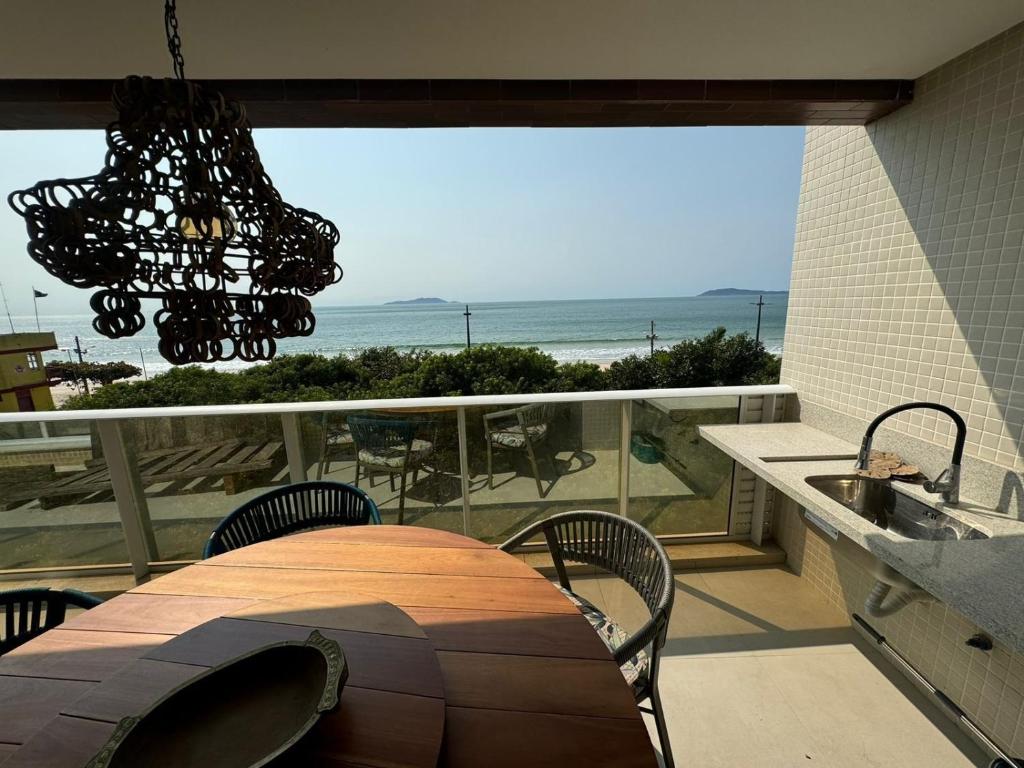 cód 31 - Apartamento frente mar na praia das Caravelas, Governador Celso Ramos