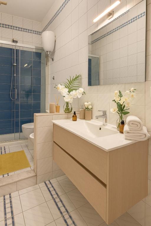Vacanze Napoli centrale Elegant and Spacious 130sqm 2 Bedrooms 1 bathroom full and 1 small service bathroom - 4