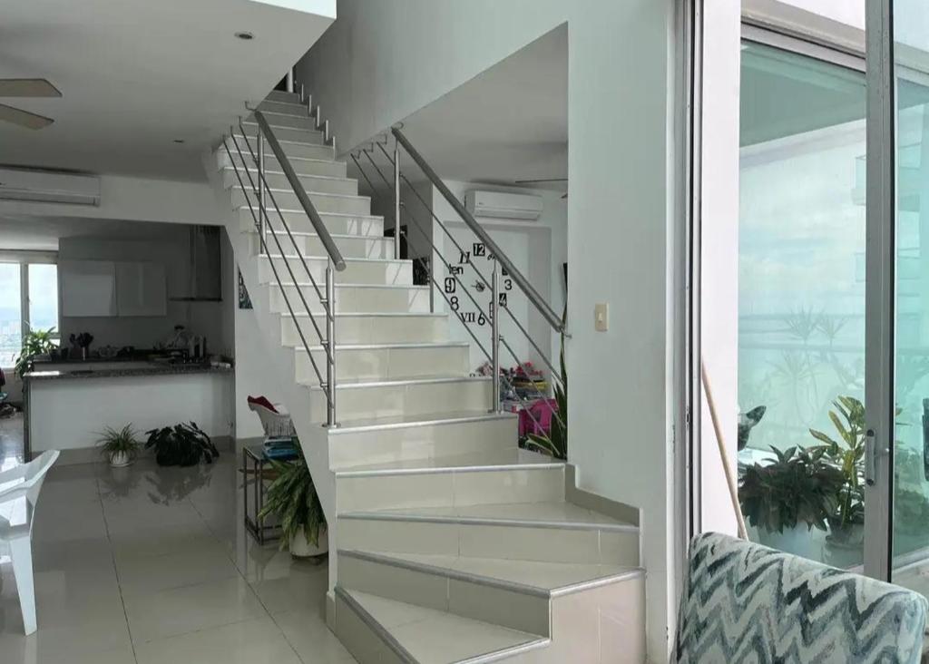 Castillo grande Duplex vista al mar piso 26 - 1