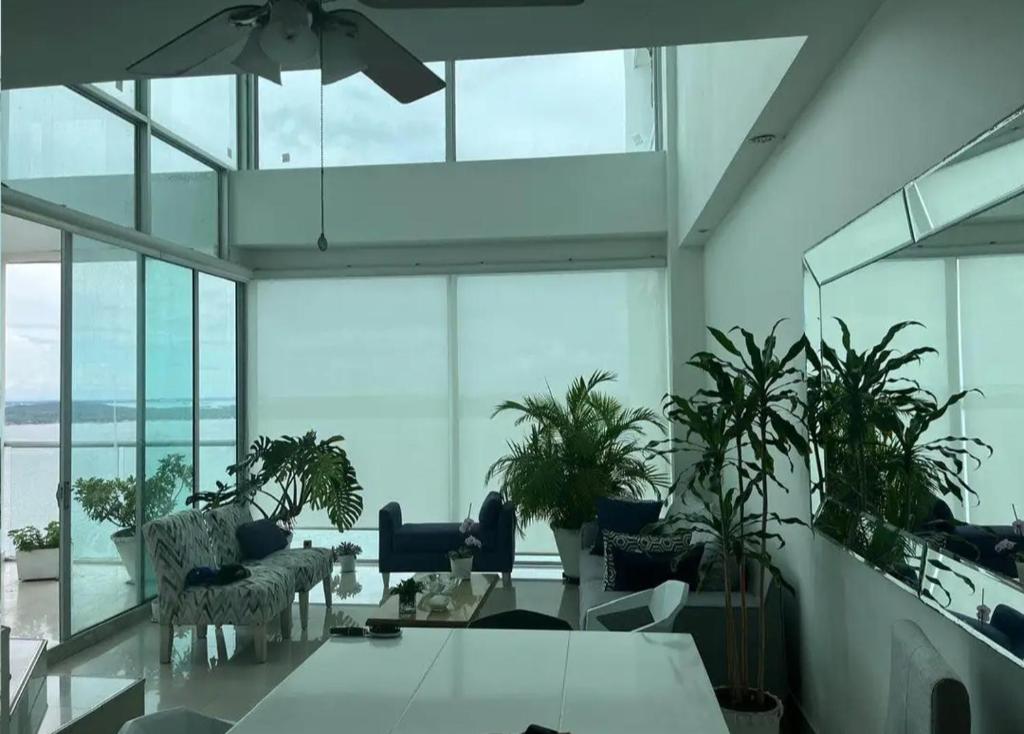 Castillo grande Duplex vista al mar piso 26 - 2