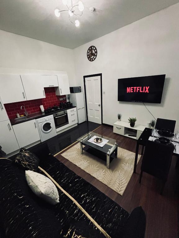 Modern 1BR Apartment, City Centre, Midland