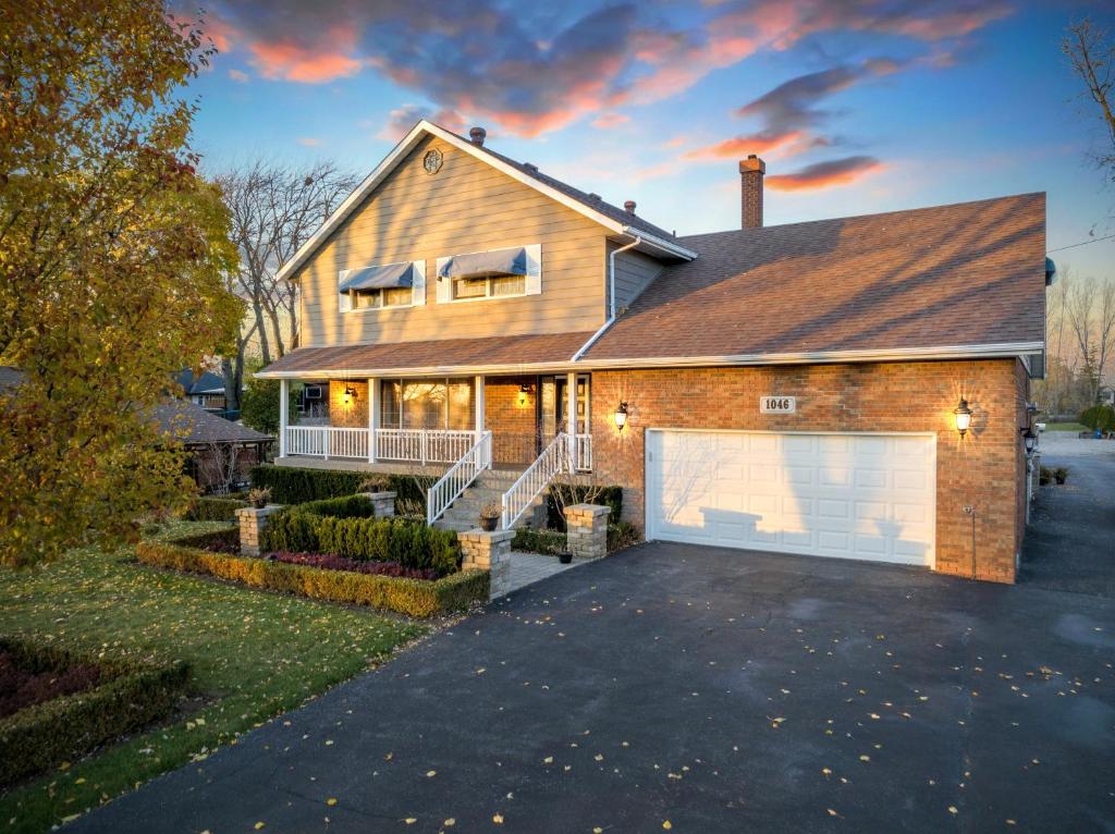 The Splash & Stay Villa, Belle River