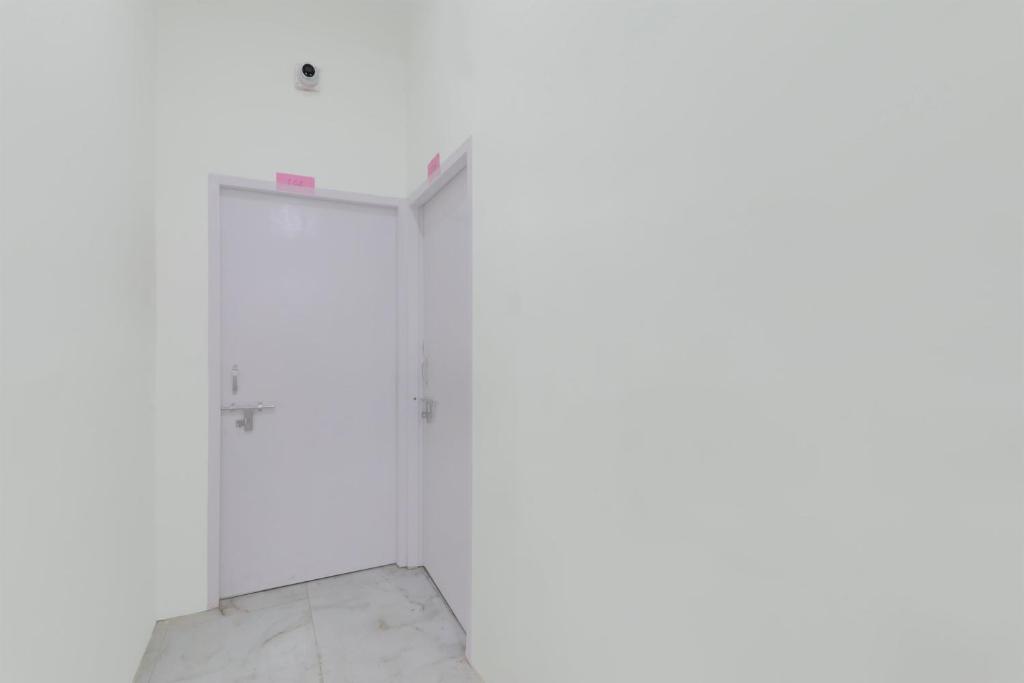 SPOT ON New Pandey Ji Gest House, Gorakhpur