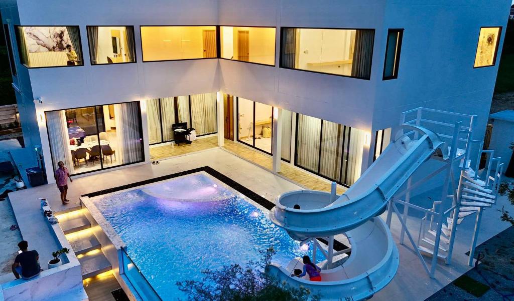 E YonG Bangsaen Pool Villa พูลวิลล่าบางแสน, Ban Puk (2)