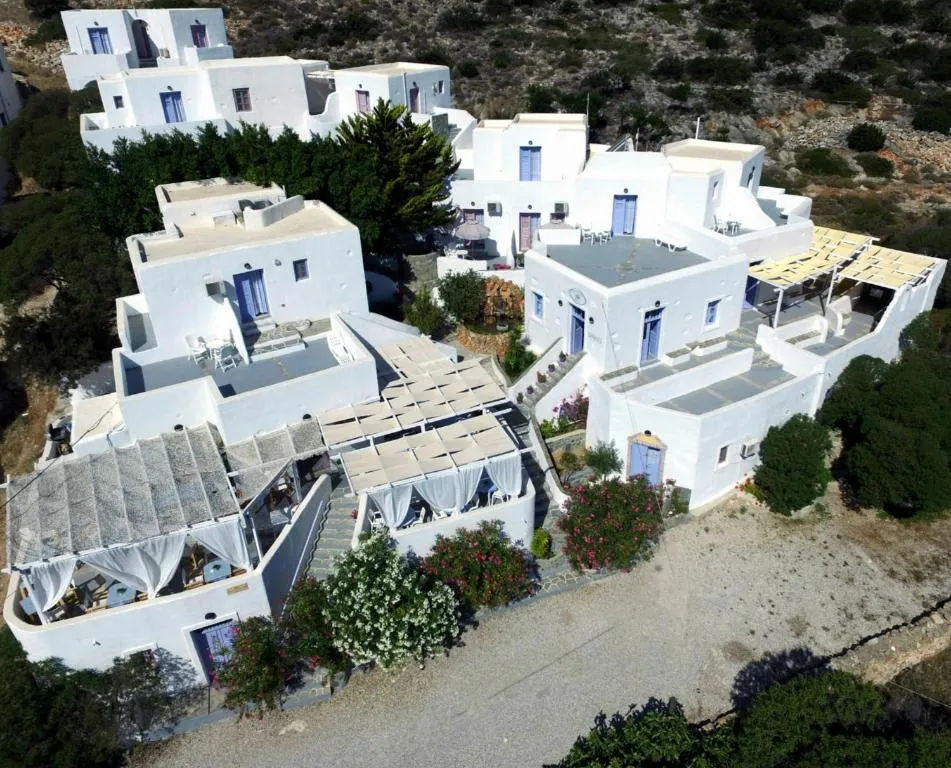 Porto Sikinos Hotel, hotel in Alopronia