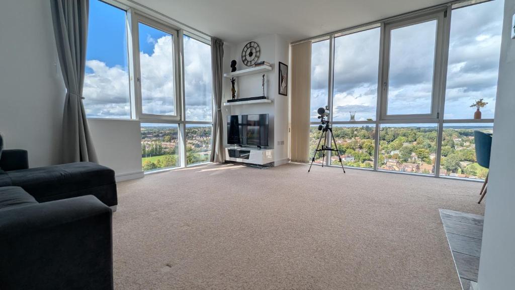 Stylish 2BR Serviced Apartment by Ellbee Apartments, Hemel Hempstead