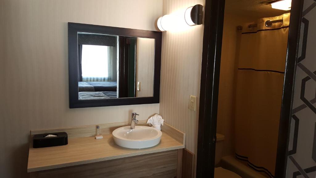 AArtpark Hotel Inn at Lewsiton photo