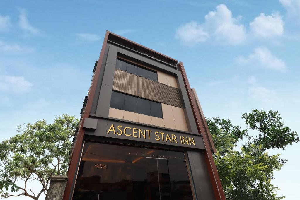 Ascent Star Inn, Bombaj