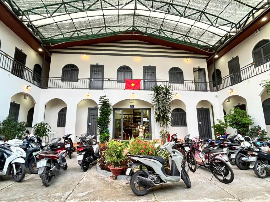 龙湾酒店 (Long Van Hotel)