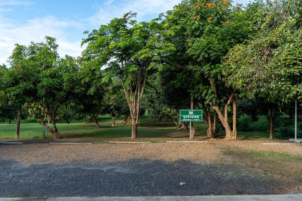 สภาพแวดล้อมโดยรอบ