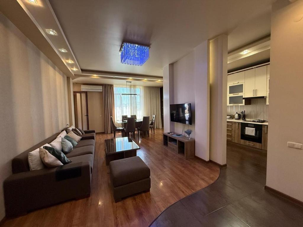 Yerevan Center, Jerevan