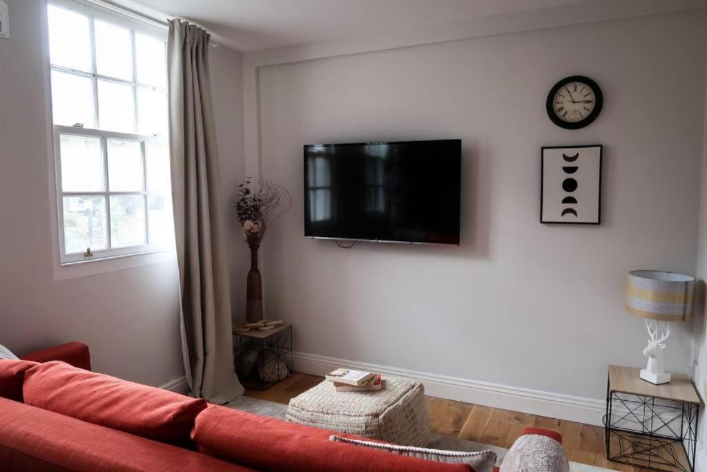 3 Rooms Apartment in Oval, Londýn