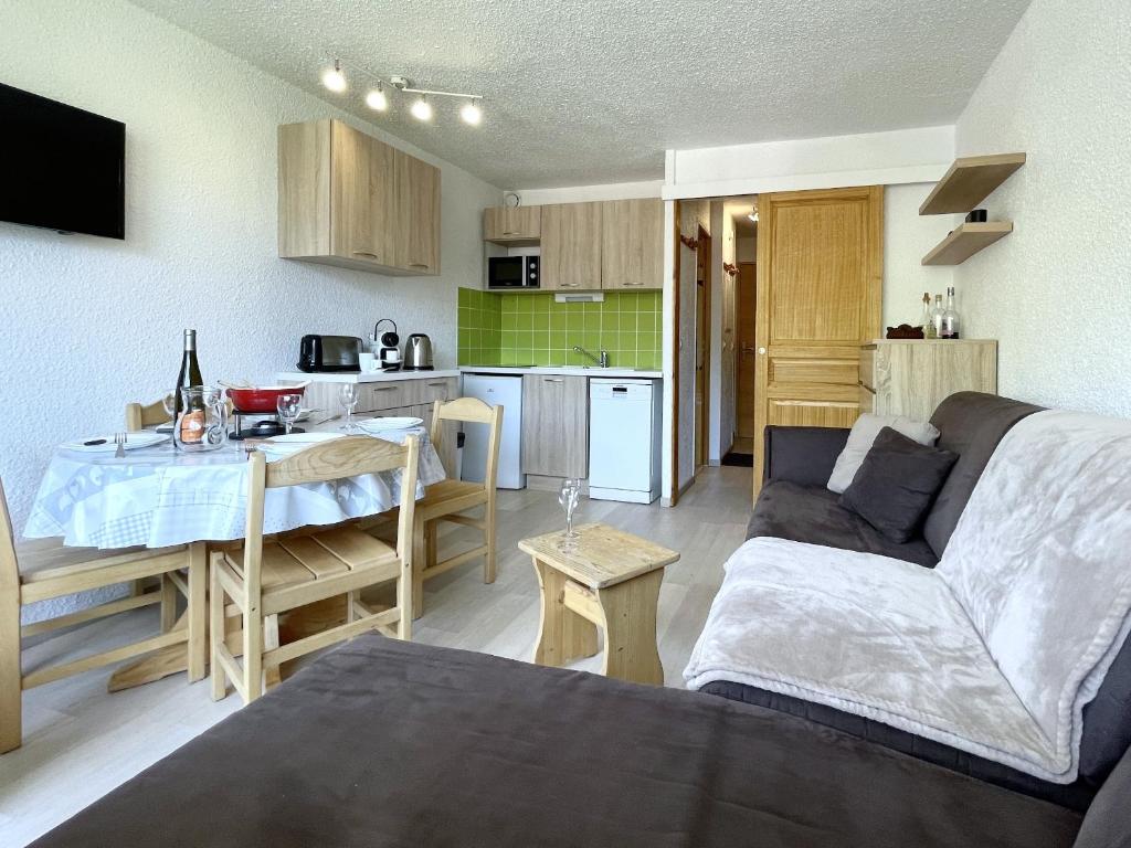 6332 Appartement skis aux pieds Les Menuires - 2