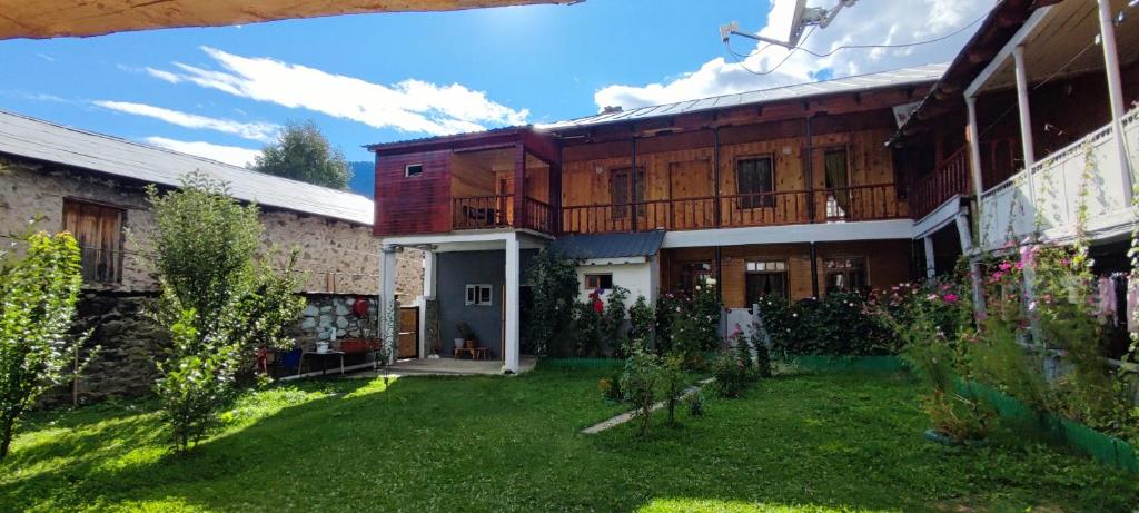 Guest House Waterfall, Mazeri