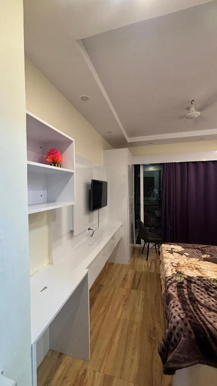 Sk stays, Greater Noida