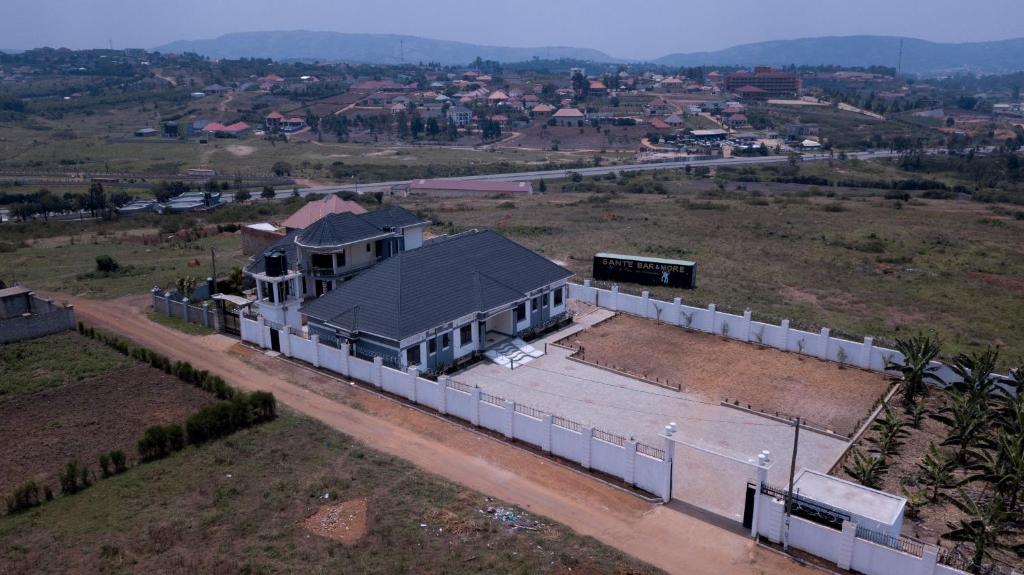 Gibson Motel, Mbarara