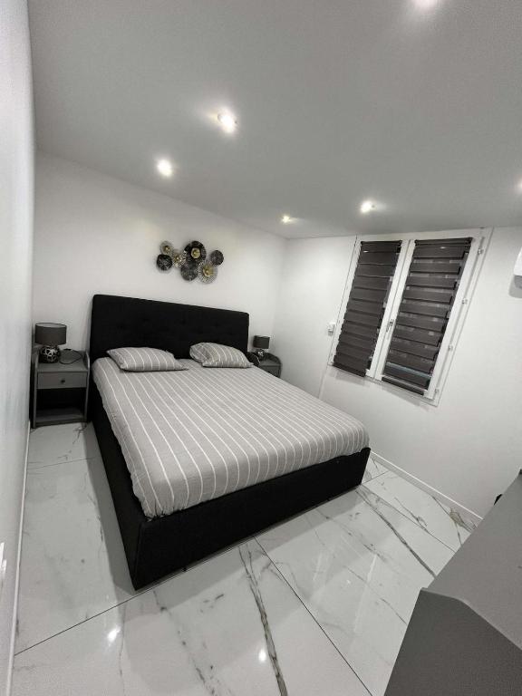 XXL comfort terrace king bed & garage - 5